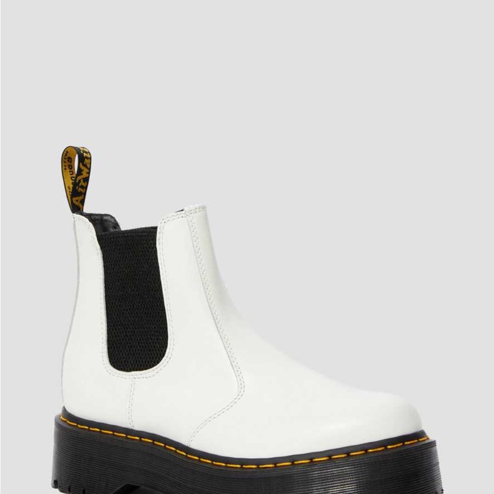 NIB Dr. Martens White and Black Platform Ankle Boots. 2976 QUAD White WMS Sz 7